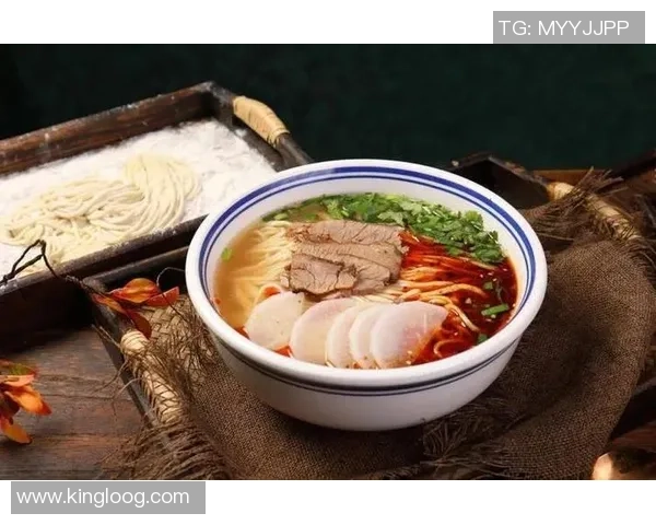 兰州牛肉面与足球明星的美味碰撞探索运动员的饮食文化与健康之道 兰州牛肉面与足球明星的美味碰撞探索运动员的饮食文化与健康之道