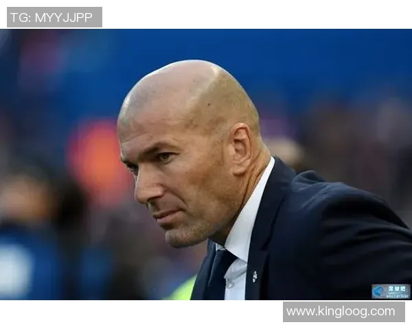 足球明星机场安检遭遇粉丝围堵安保措施升级引发热议