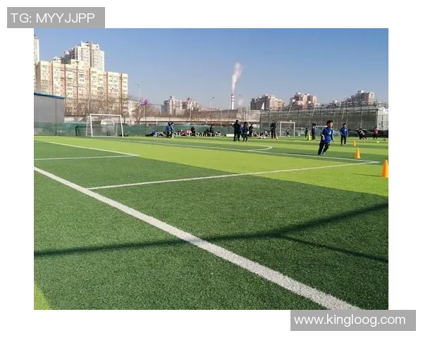 五二零足球:激情与梦想交织的绿茵场上演绎青春的无限可能 五二零足球:激情与梦想交织的绿茵场上演绎青春的无限可能