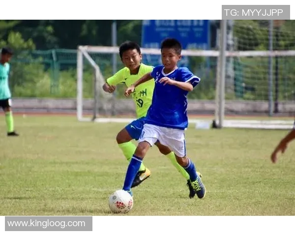 足球功夫教学全攻略从基础技巧到实战应用的全面提升之路 足球功夫教学全攻略从基础技巧到实战应用的全面提升之路